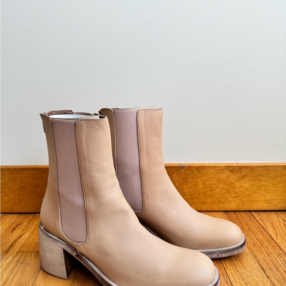 Free People “Essential Chelsea Boot” in Sandy Beige